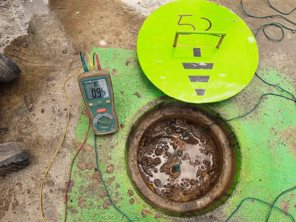 Electrodo magnetoactivo de tierra física instalado en campo
